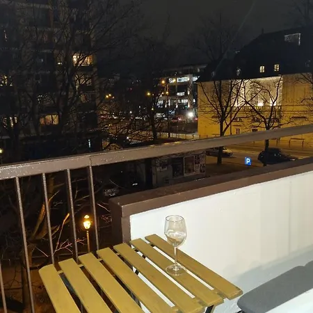 Apartment Metro Arsenal - 100 M Od Metra